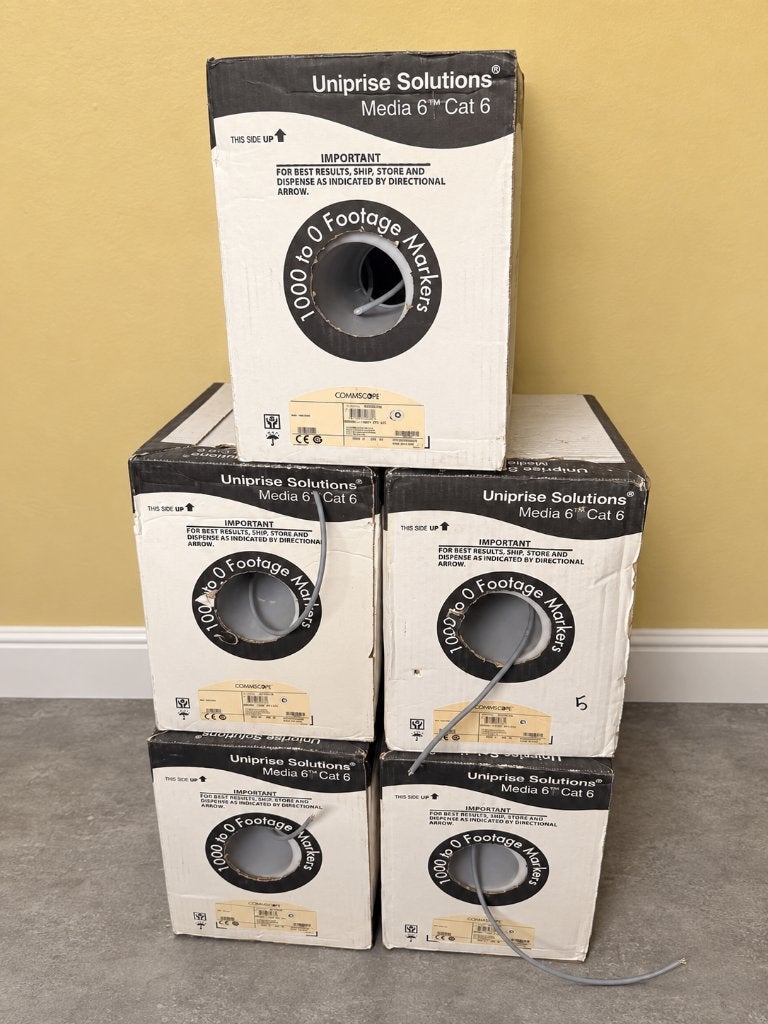 5 dozen CommScope Cat6 netwerkkabel – vrijwel vol, Computers en Software, Ophalen, Nieuw
