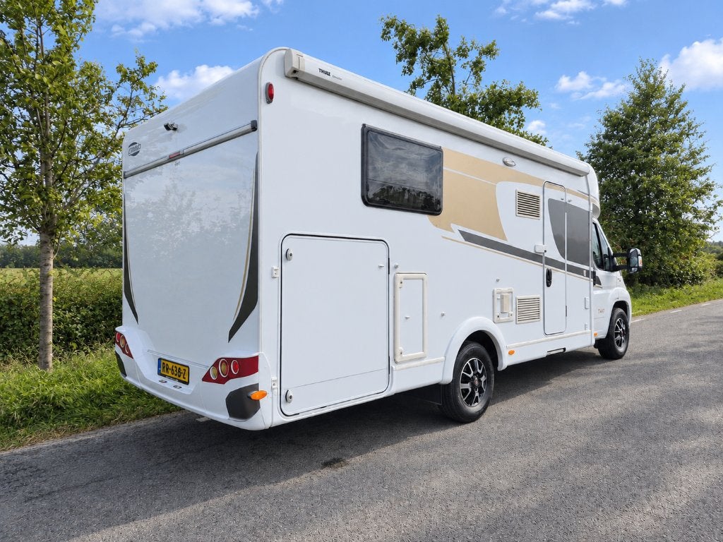 Carado T447 Camper [ Automaat Luchtvering Dakairco Hefbed ], Automaat, Standaard zit, Ringverwarming, Fiat