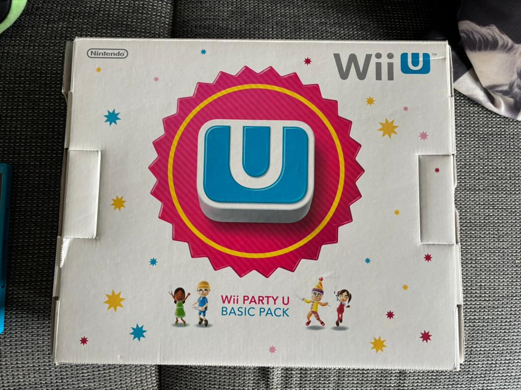 Nintendo Wii U wit compleet in doos met 2 games en skin, Verzenden, Zo goed als nieuw, Met 2 controllers