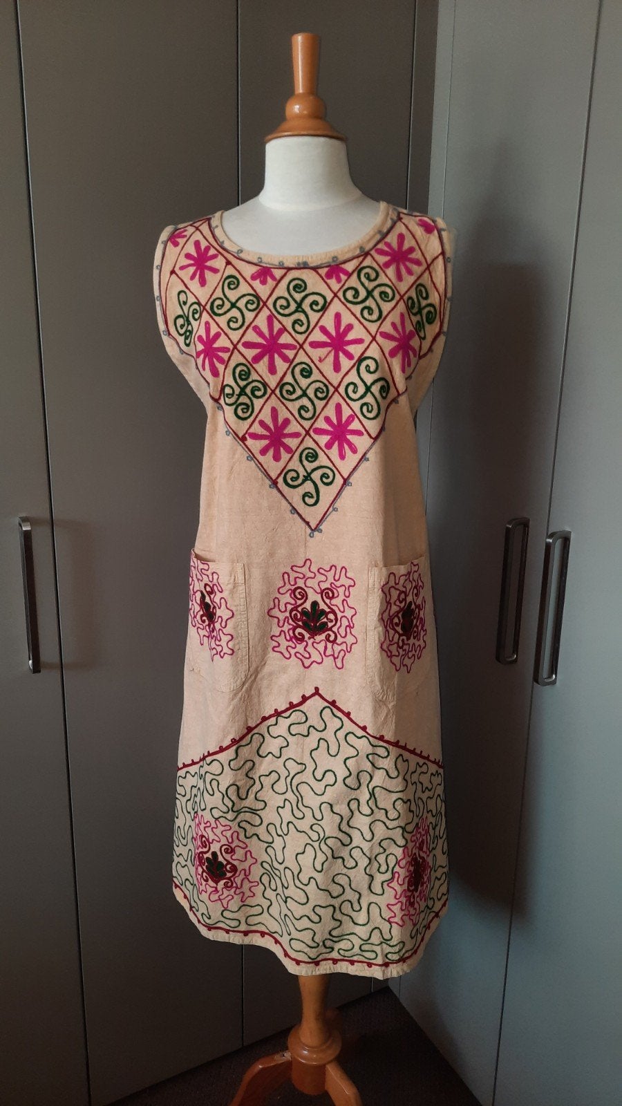 Nieuw️! WIKKELJURK met borduurdels India Creme Beige, Kleding | Dames, Maat 38/40 (M), Beige, Nieuw, Ophalen of Verzenden