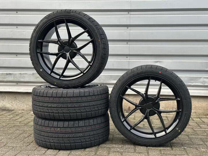 20 inch TESLA Sportvelgen met Winterbanden Model Y Model 3, Auto-onderdelen, Banden en Velgen, Gebruikt, Velg(en), -, -