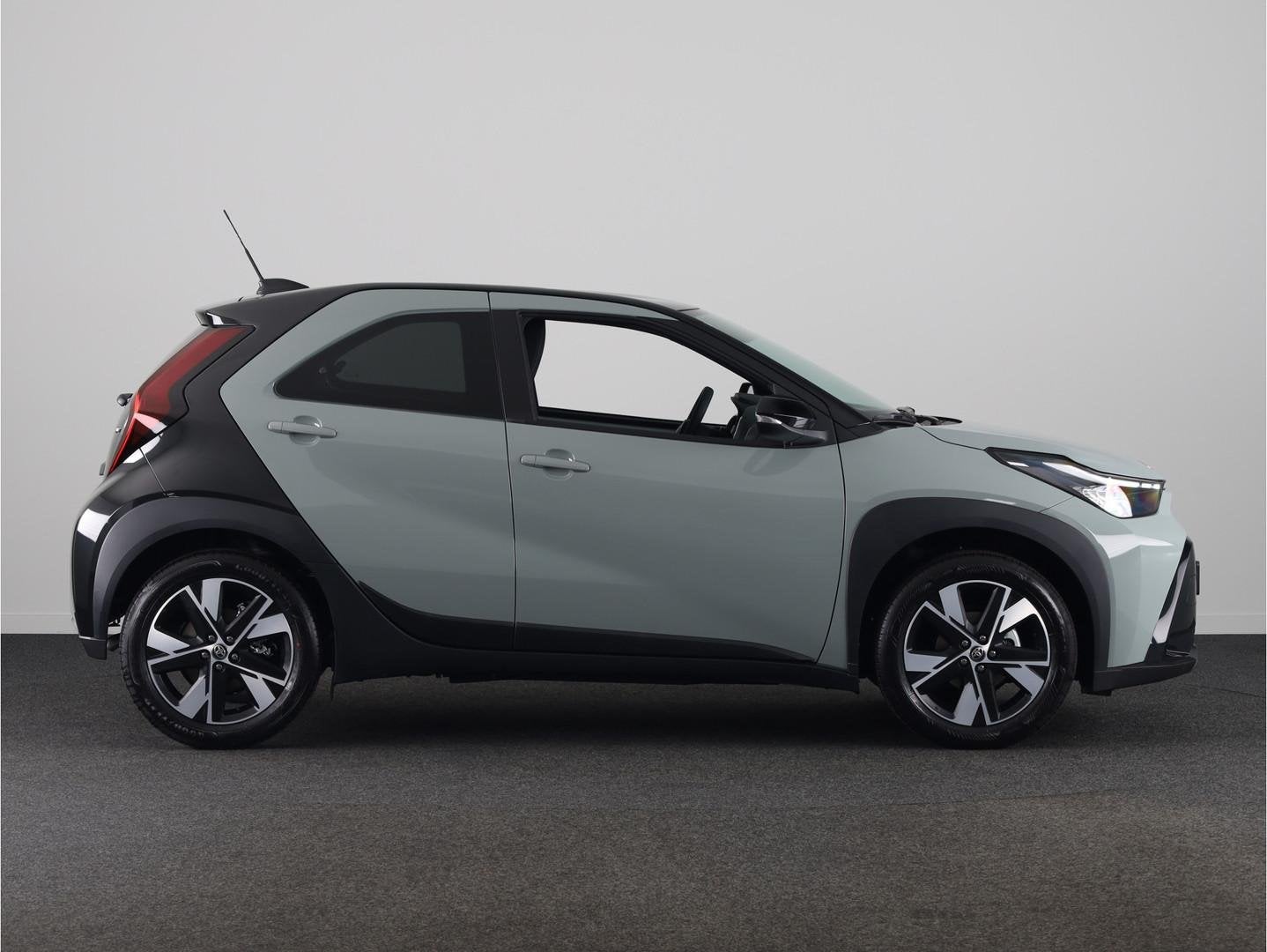 Toyota Aygo X Hybrid 115 pulse € 1500 inruilpremie, Snel l, Auto's, Dealer onderhouden, Stof, Gebruikt, Euro 6