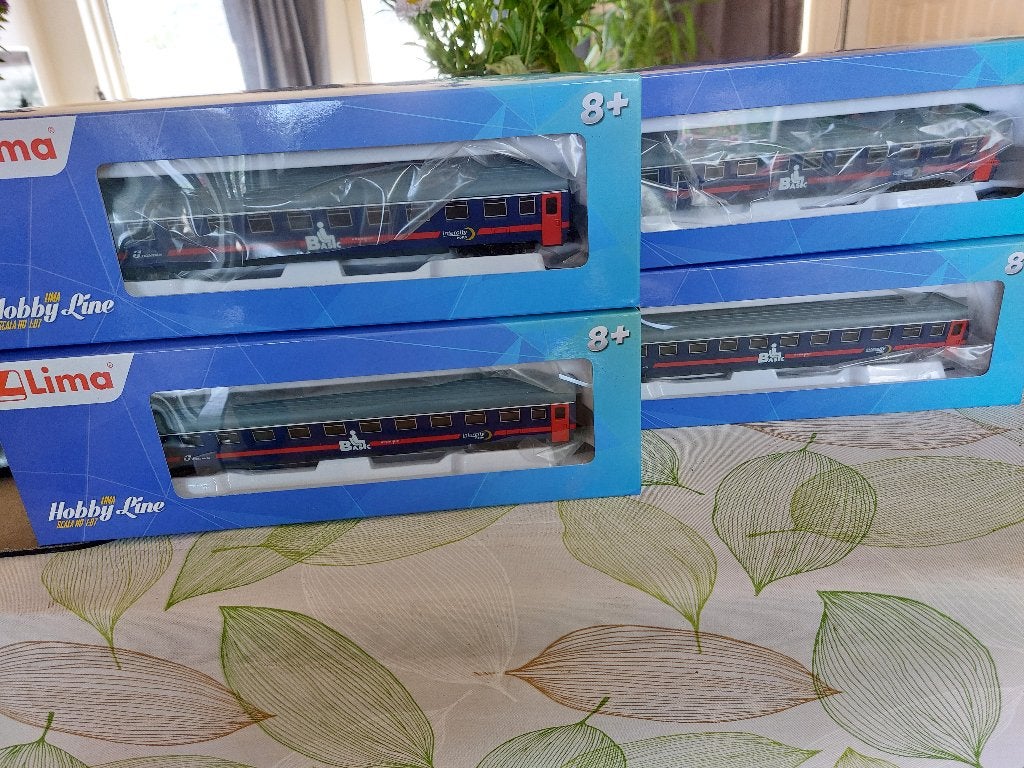Mooie set van 4 Italiaanse slaaprijtuigen, Treinset, Gelijkstroom of Wisselstroom, Ophalen of Verzenden, Zo goed als nieuw