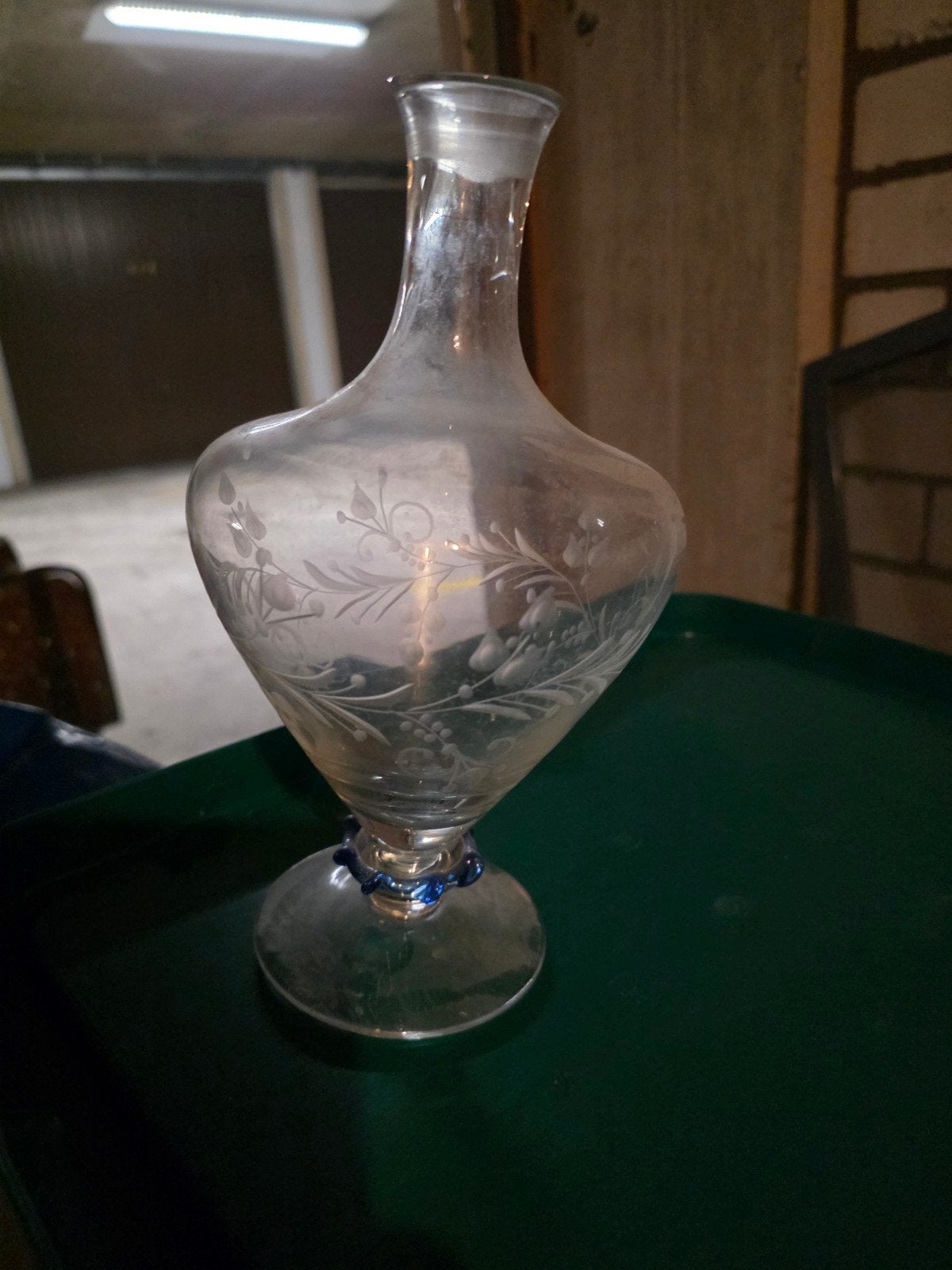 Antieke glazen karaf met gravure, Antiek en Kunst, Ophalen of Verzenden