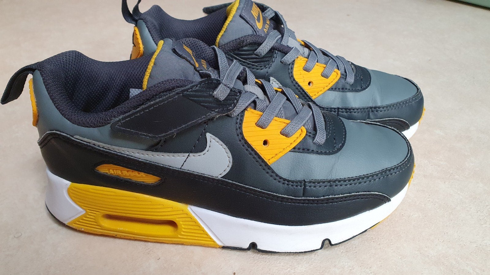 Nike Air Max 90 sneakers maat 35, Ophalen of Verzenden, Zo goed als nieuw, Nike, Jongen of Meisje