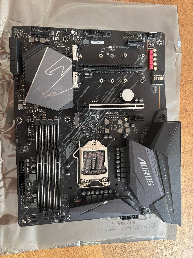 Gigabyte Z490 AORUS Elite AC moederbord defect, Computers en Software, Moederborden, Niet werkend, Intel, DDR4, Ophalen of Verzenden