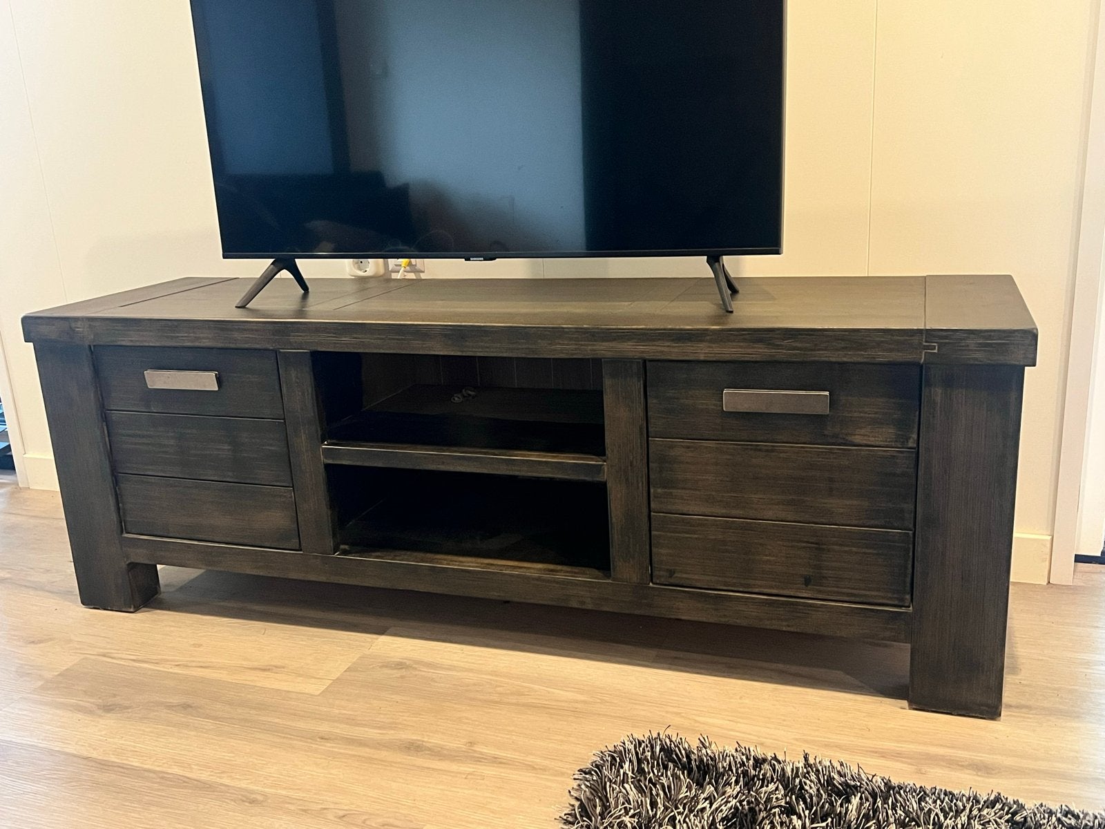 Robuust TV-meubel van donker hout met opbergruimte, Huis en Inrichting, Ophalen, Gebruikt, 150 tot 200 cm, Minder dan 100 cm