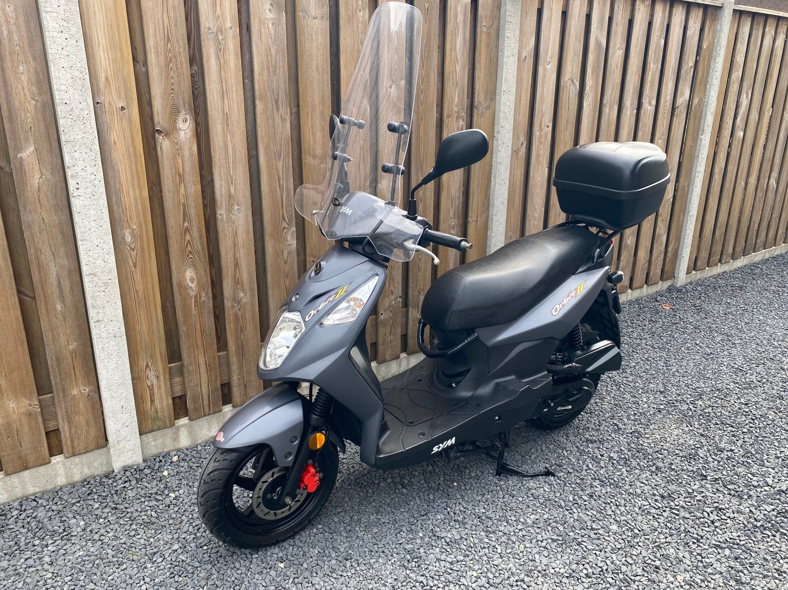 Zeer Nette Sym Orbit 2 Windscherm, Antirobos, Koffer 2755KM!, Fietsen en Brommers, Ophalen, Zo goed als nieuw, Benzine, Orbit