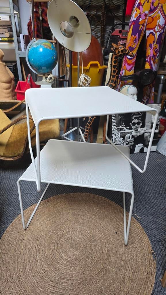 vintage witte metalen bijzettafeltjes, Ophalen, Gebruikt, Metaal of Aluminium