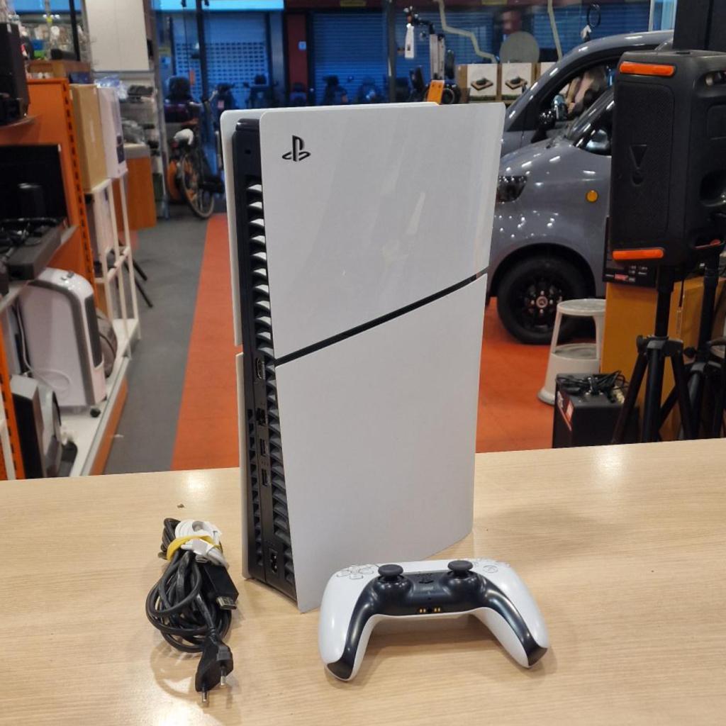 Playstation 5 digital slim 1TB met controller, Sony, Zo goed als nieuw, Support@sony.com, 1-7-1 Konan, Minato-ku
Tokyo 108-0075
Japan