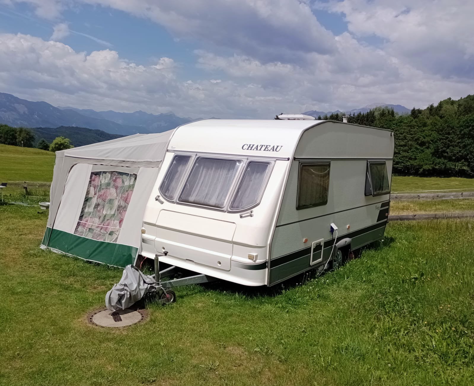 Chateau Calista 430 met nw mover en 2 voortenten, Caravans en Kamperen, Caravans, Vast bed, Chateau, Schokbreker, Treinzit