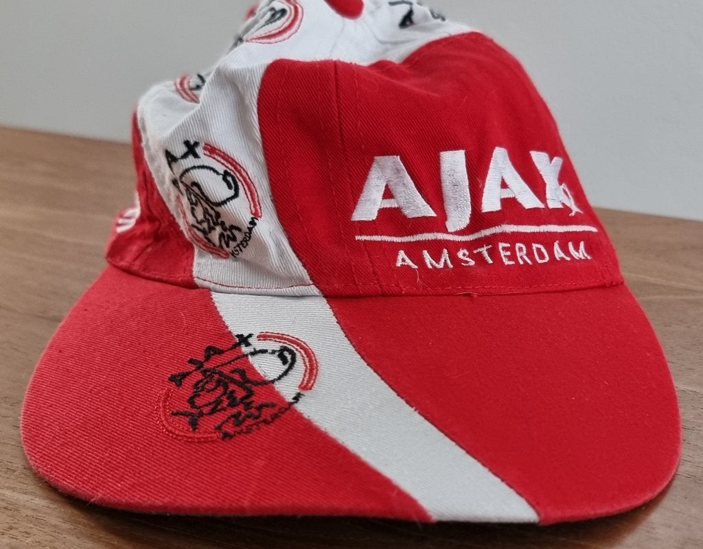 Prachtige AJAX pet uit de jaren 90 - nooit gedragen - IZGST, Verzamelen, Ophalen of Verzenden, Zo goed als nieuw, Ajax, Pet of Muts