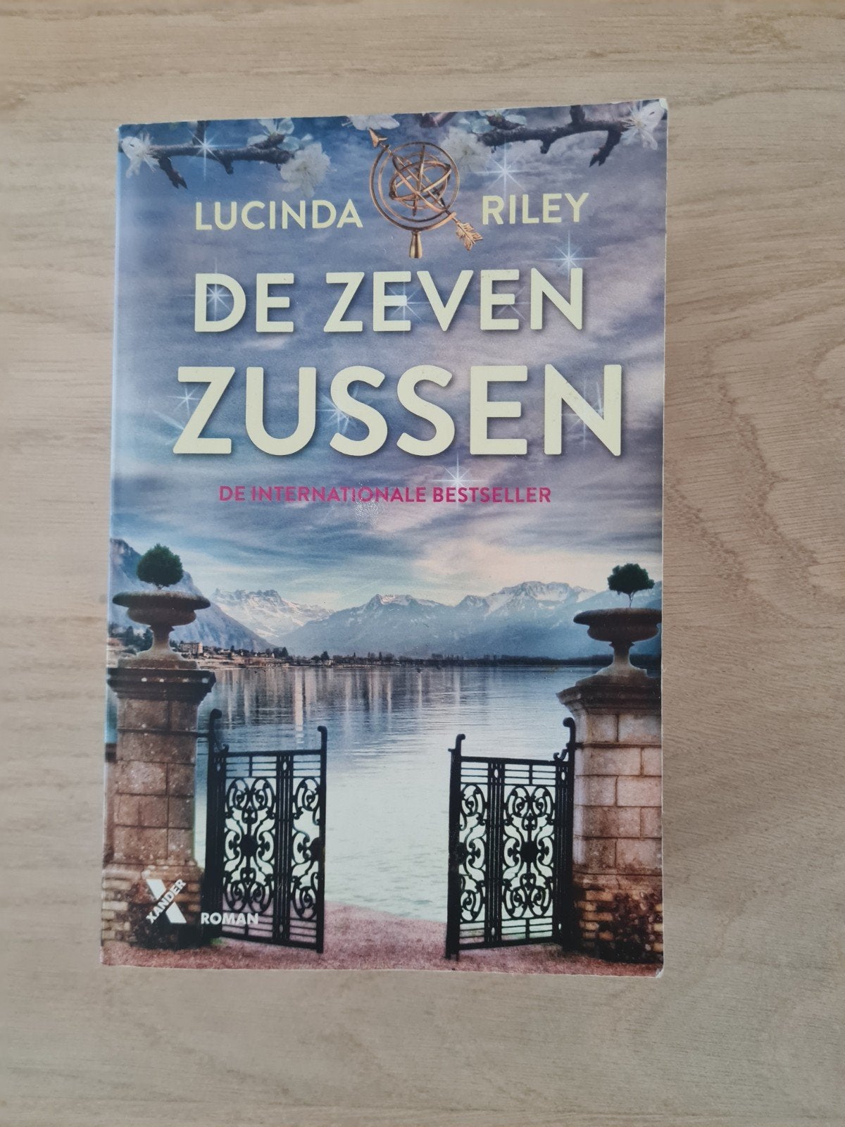 de zeven zussen - Lucinda Riley, deel 1, Boeken, Ophalen of Verzenden, Zo goed als nieuw