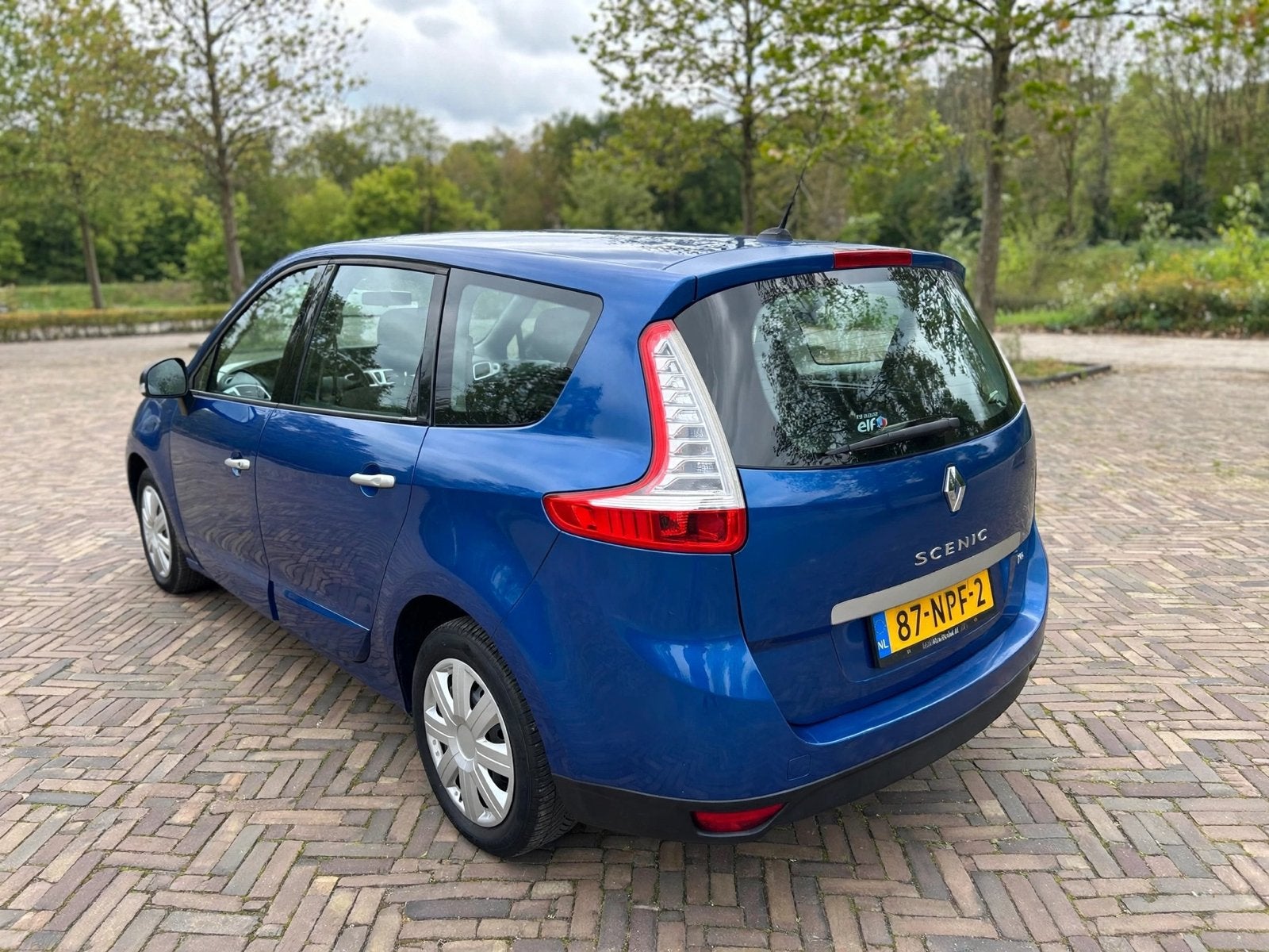 Foto 13 van Renault Grand Scenic 1.4 TCE 7P 2010 Blauw