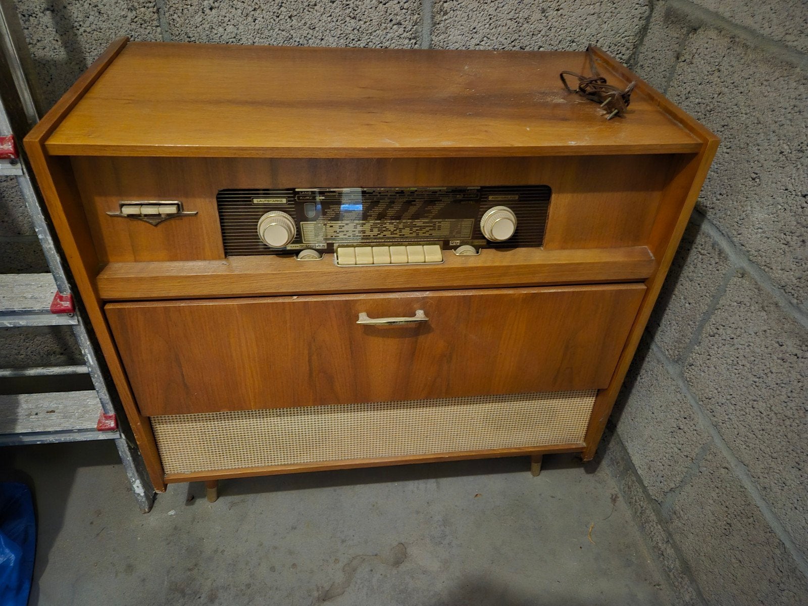 Oude radio, Ophalen