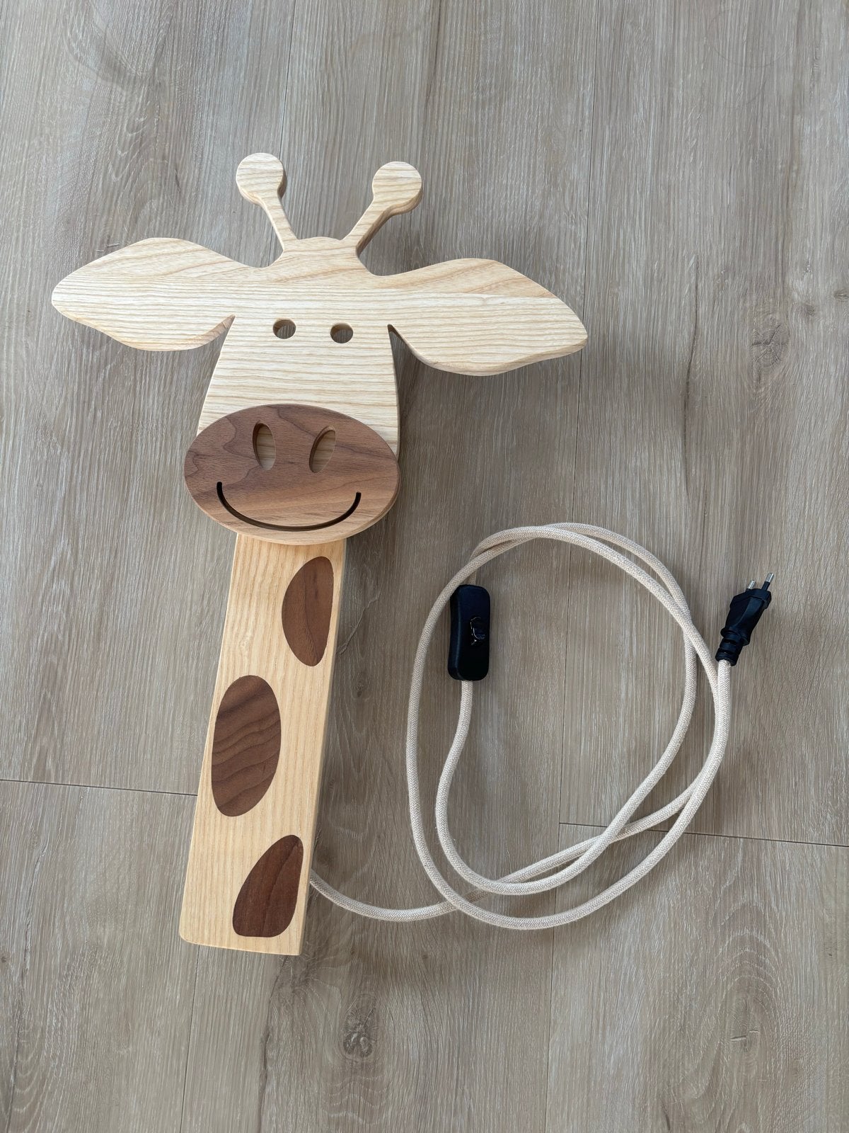 Originele houten giraf lamp van 'Hout is Prachtig', Overige merken, Bruin, Ophalen of Verzenden, Zo goed als nieuw