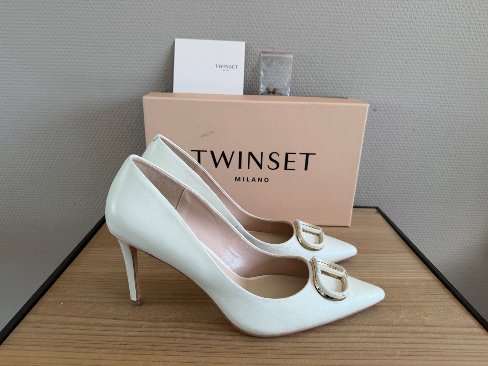 Twinset Pumps Ecru Maat 41, Pumps, Beige, Ophalen of Verzenden, Zo goed als nieuw