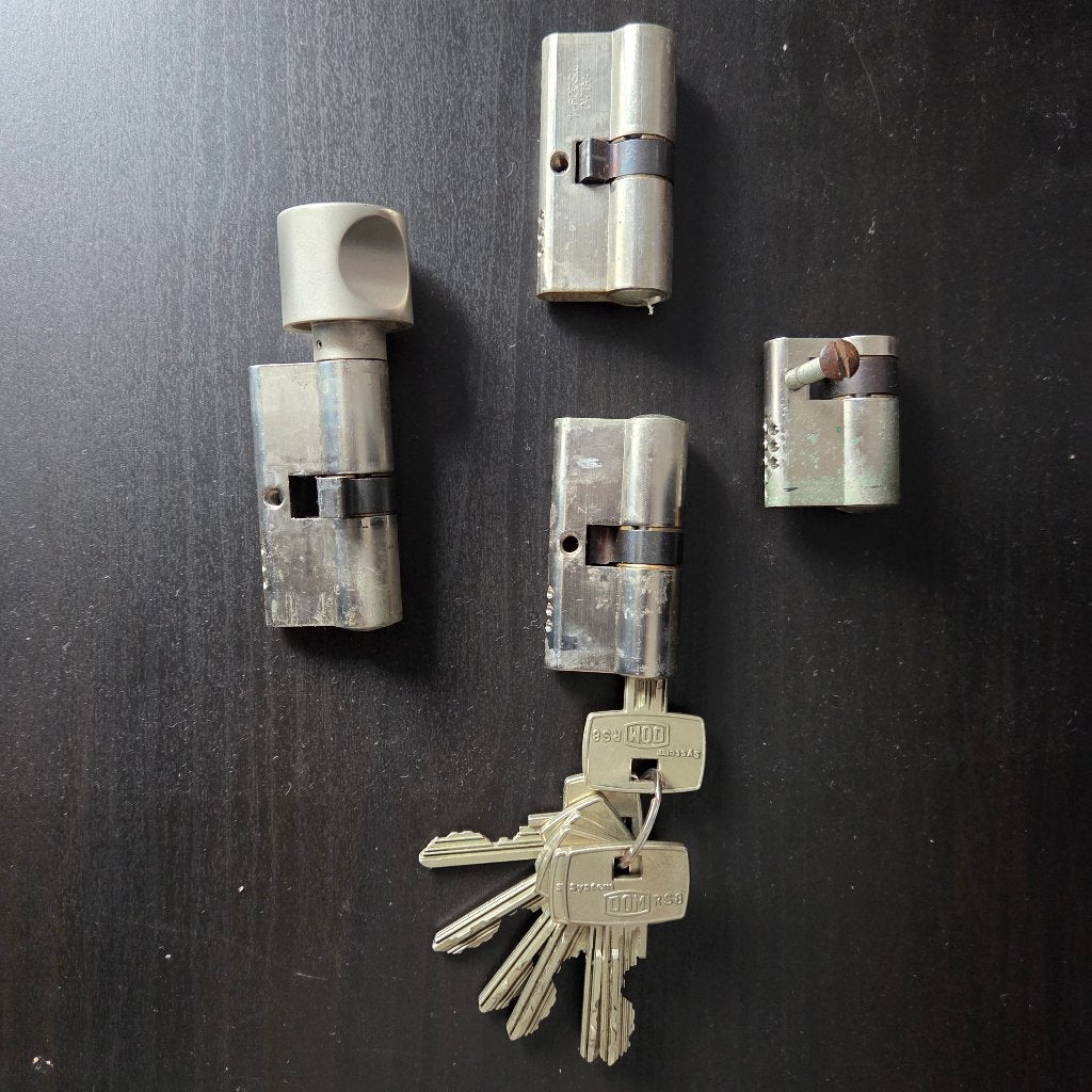 4 DOM Cilindersloten (SKG**) TE KOOP