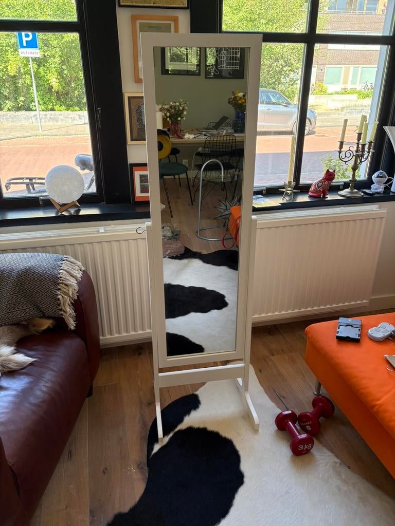 Witte spiegel op poten, Huis en Inrichting, Woonaccessoires | Spiegels, Zo goed als nieuw, Minder dan 50 cm, 100 tot 150 cm, Rechthoekig