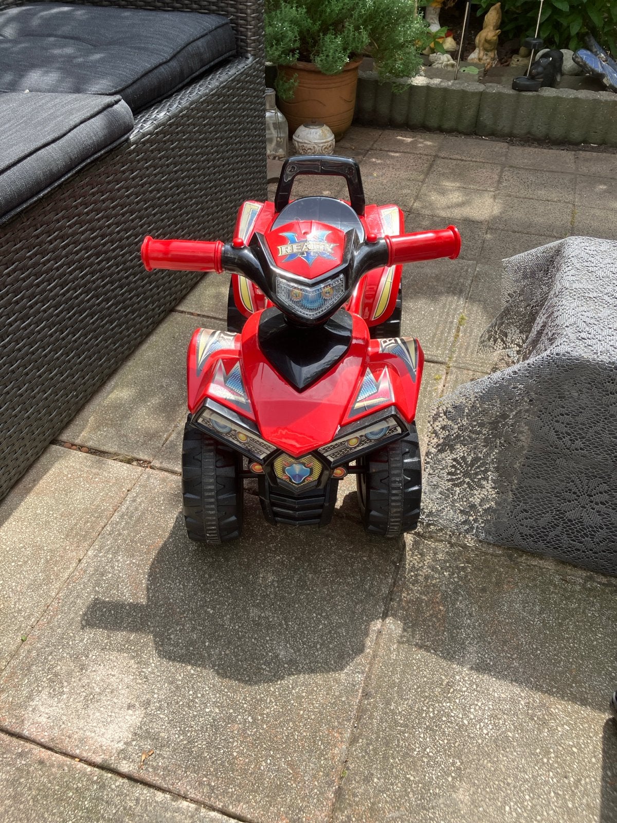 Rode kinderquad, elektrische speelgoedauto, Ophalen of Verzenden, Gebruikt