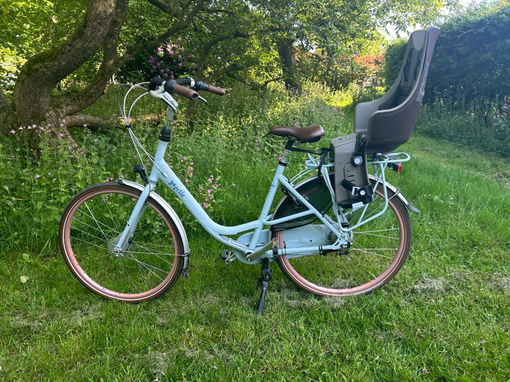 Gazelle Bloom Damesfiets met Bobike Kinderzitje, Fietsen en Brommers, Fietsen | Dames | Damesfietsen, Ophalen of Verzenden, Zo goed als nieuw
