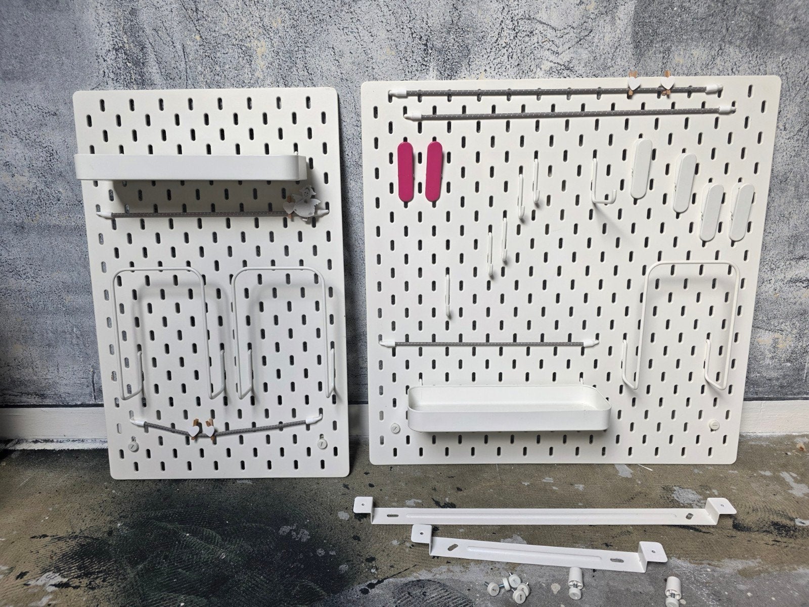 2x Ikea  wandorganizer / pegboard met veel accessoires – wit, Ophalen of Verzenden, Gebruikt