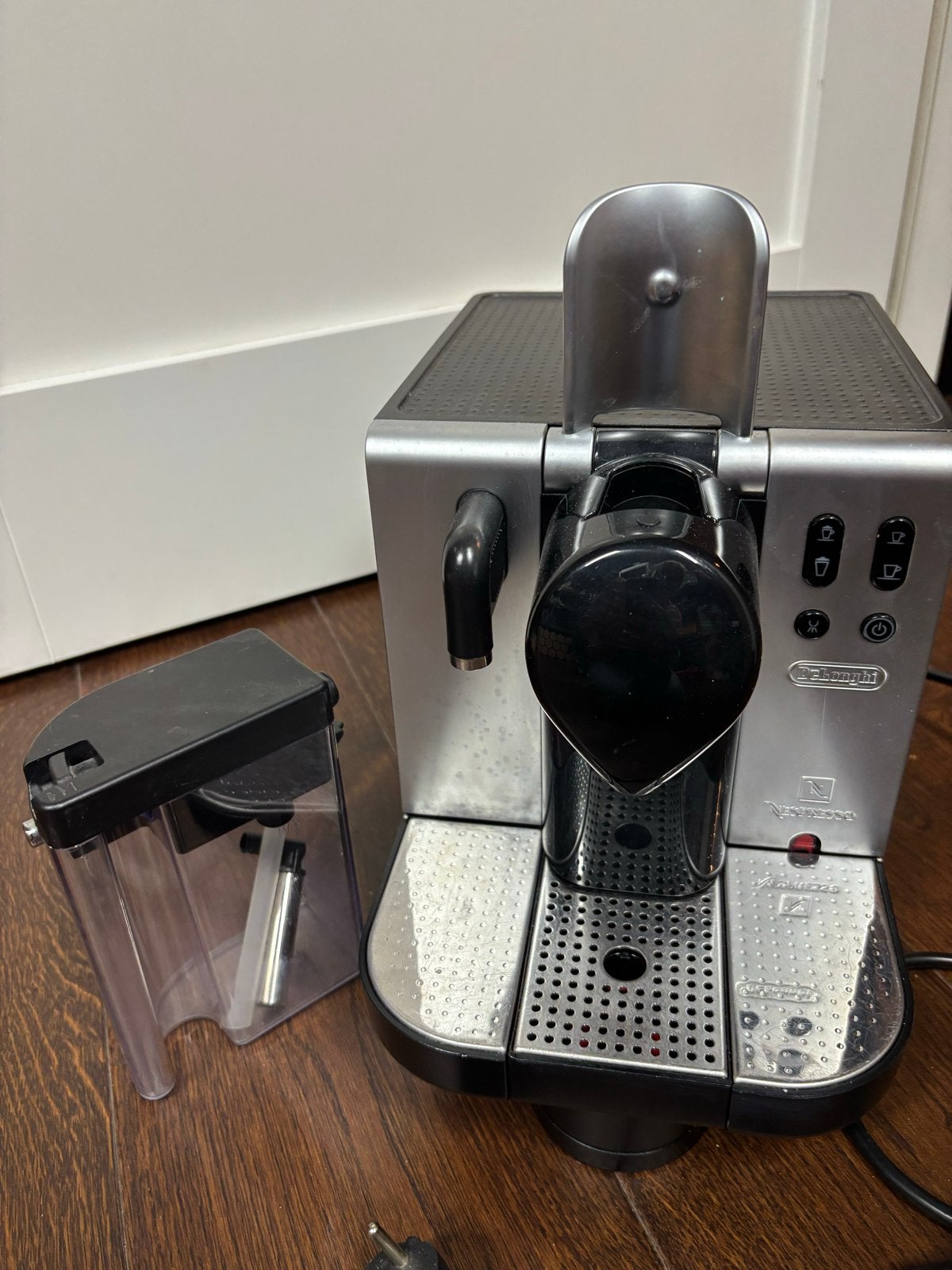 Nespresso DeLonghi met carrousel voor cups, Ophalen, Gebruikt, Espresso apparaat, 1 kopje