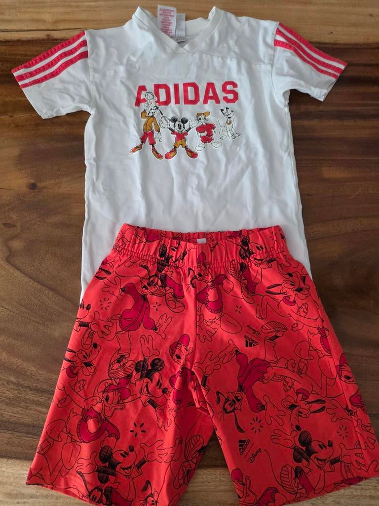 Adidas sportpak maat 128, Ophalen of Verzenden, Zo goed als nieuw