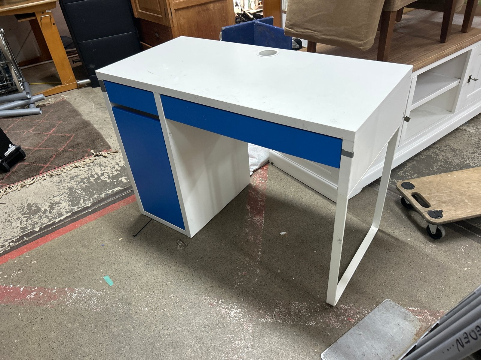 Wit bureau met blauwe lades - 105x50x75 cm, Ophalen, Overige typen, Gebruikt, Met lades