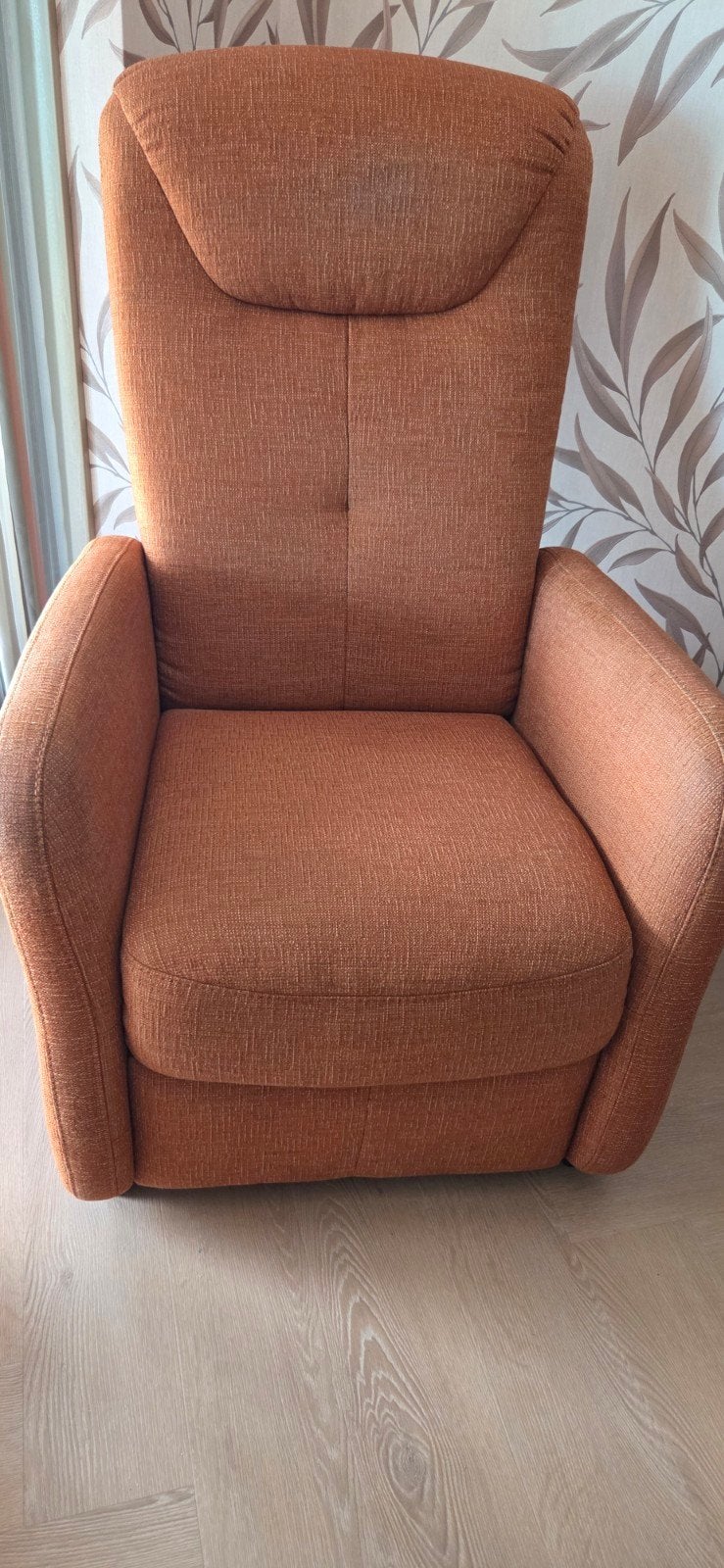 Comfortabele oranje relaxfauteuil met voetensteun, Ophalen, Modern, Comfortabel, Overige kleuren, Zo goed als nieuw