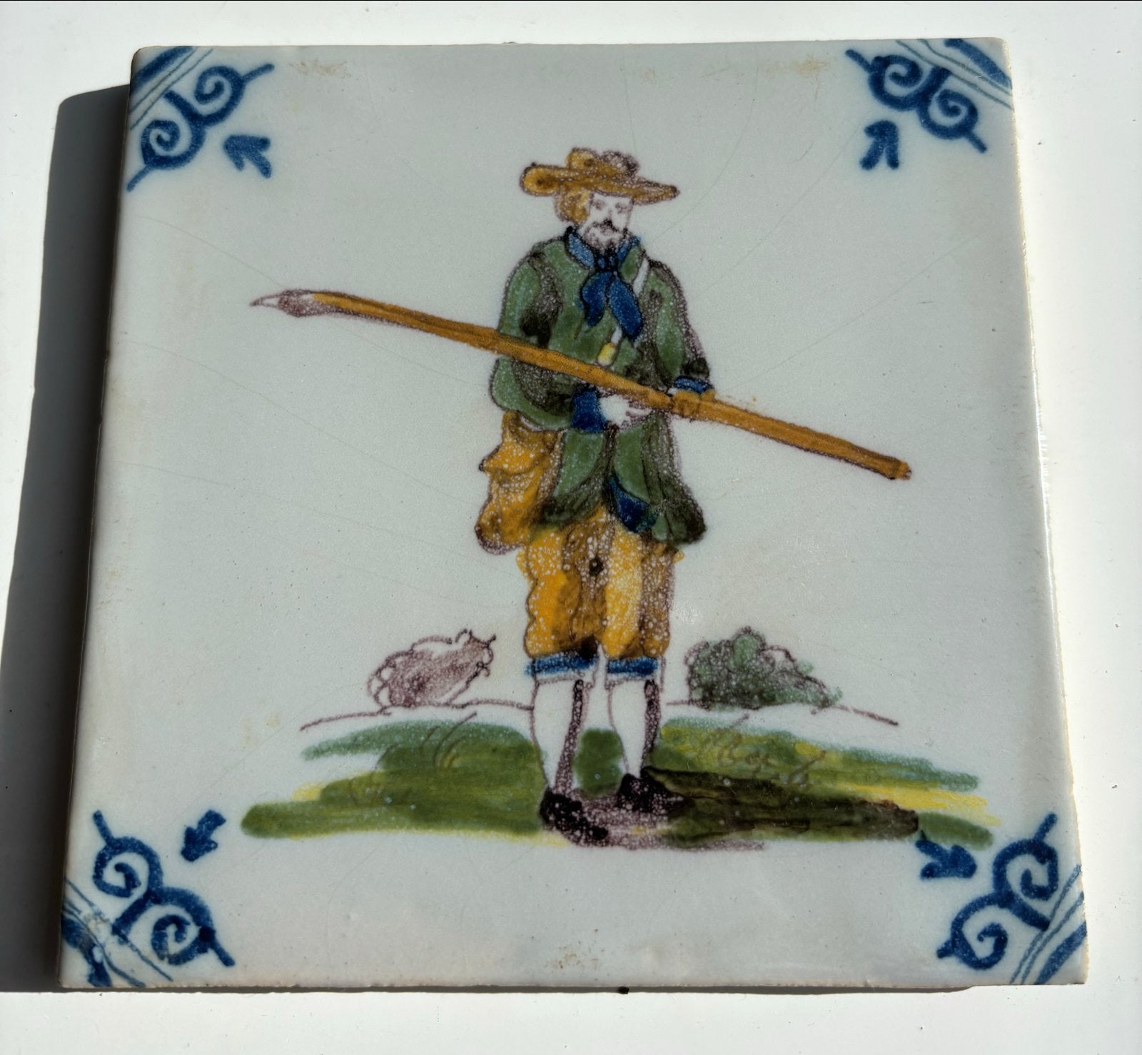 Antieke tegel met Jager, Antiek en Kunst, Ophalen of Verzenden
