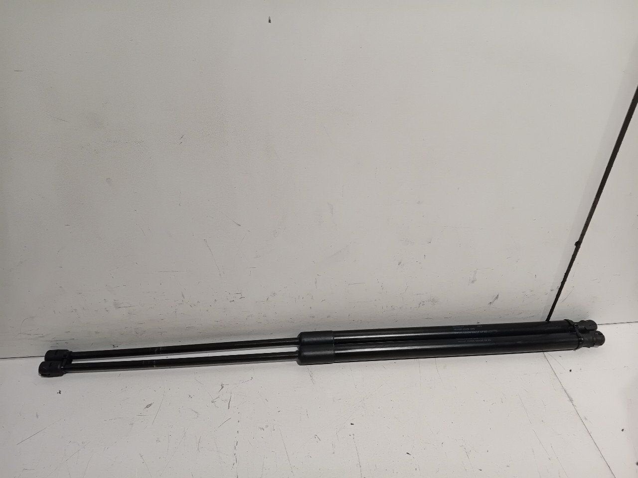 Gasdrukveerset achter Volkswagen Transporter, Onderdelen@venauto.nl, Van der Ven Autorecycling B.V., Gebruikt, Ettenseweg 76, 4706 PB Roosendaal, The Netherlands