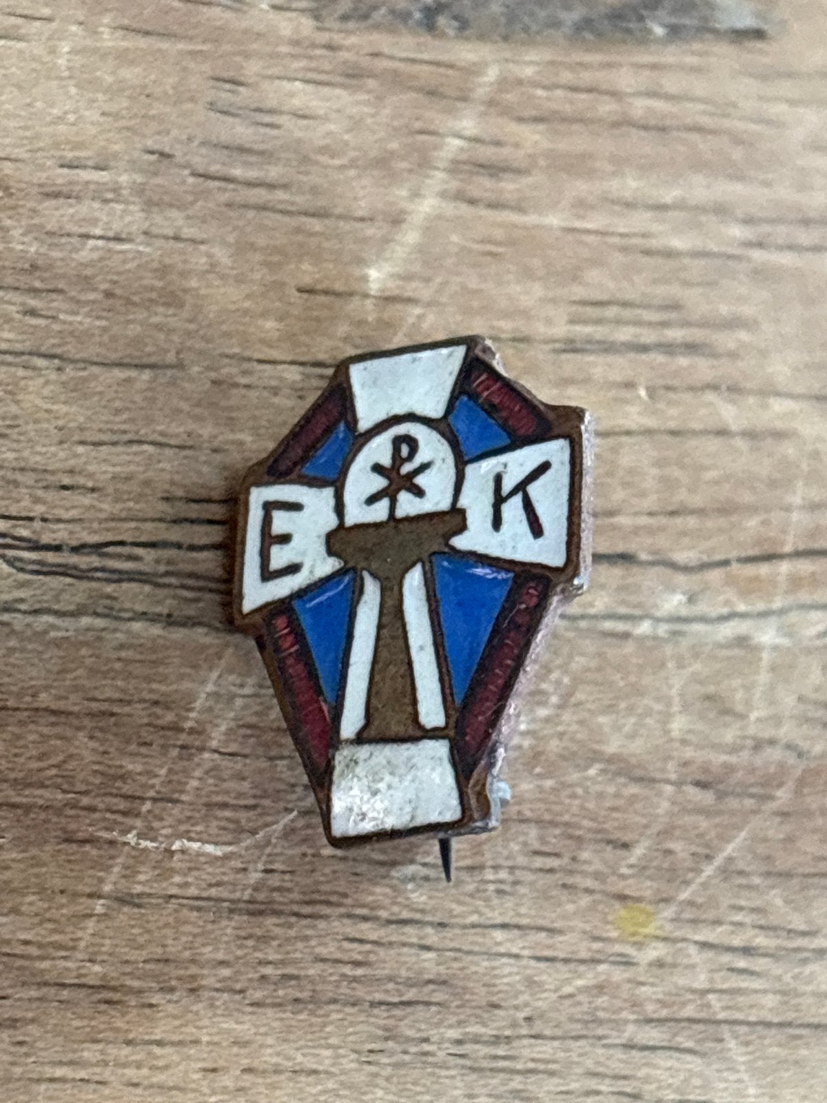 Vintage E&K Kruis Speldje - Religieus Symbool, Overige kleuren, Minder dan 4 cm, Ophalen of Verzenden, Koper