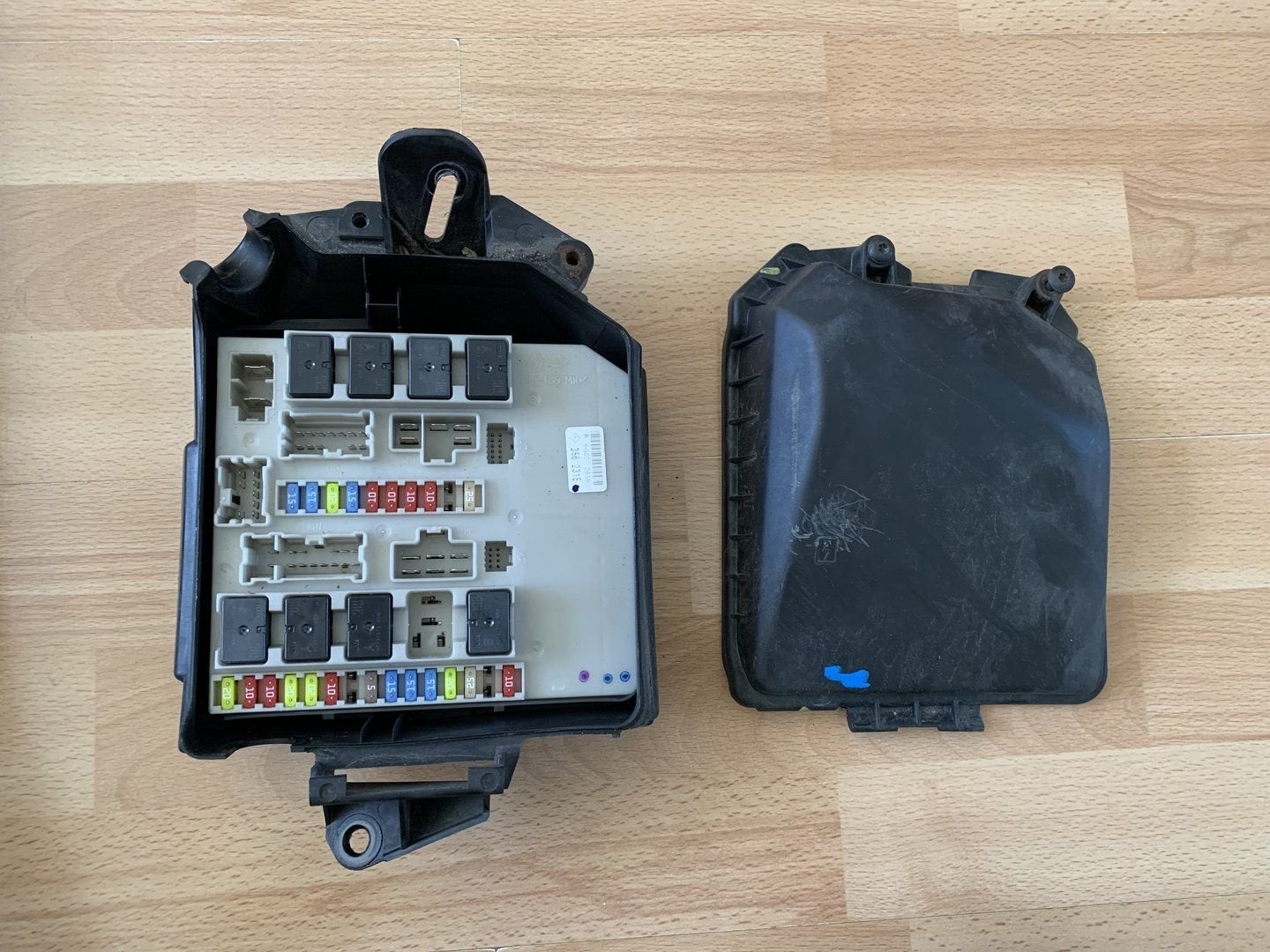 zekeringkast renault clio 3 / modus 8200356231E motorruimte, Gebruikt, -, Renault, -
