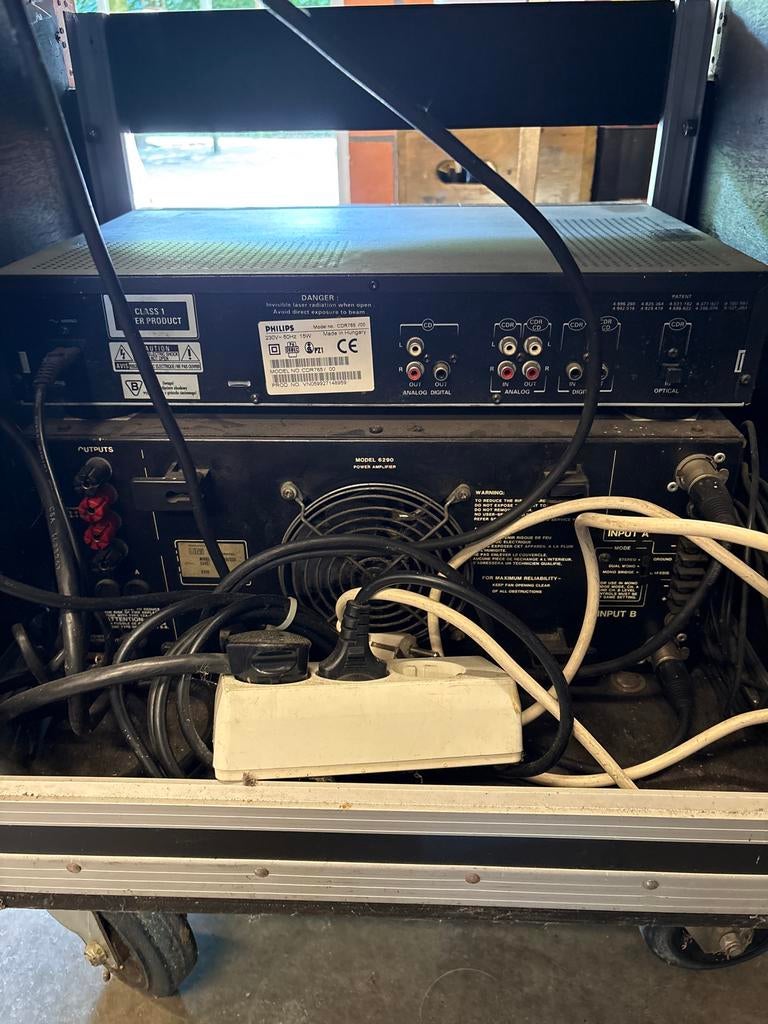 Foto 6 van Complete PA-set: JBL model 6290 versterker en Yamaha mixer