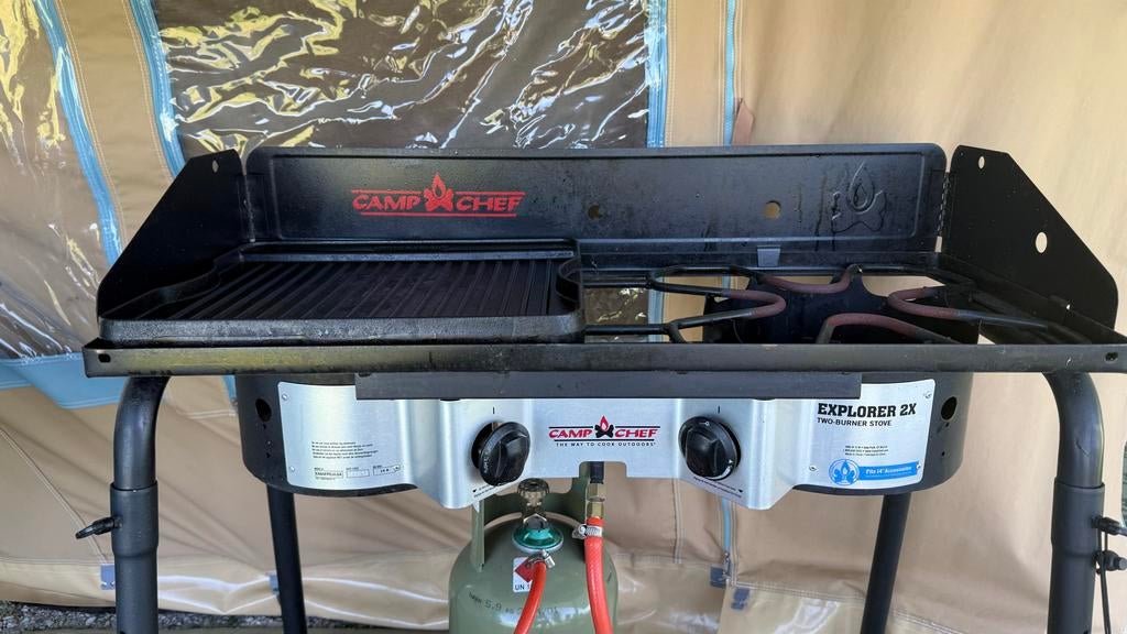 Camp Chef Explorer 2X Gasstel met Grillplaat en Bakplaat, Ophalen, Gebruikt