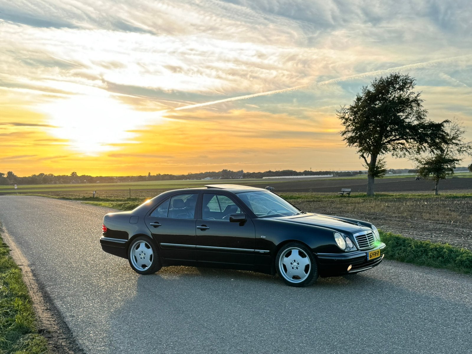 Mercedes-Benz E-Klasse 5.5 E55 AMG Sedan AUT 1998 Zwart, Auto's, Automaat, Achterwielaandrijving, 1610 kg, 8 cilinders