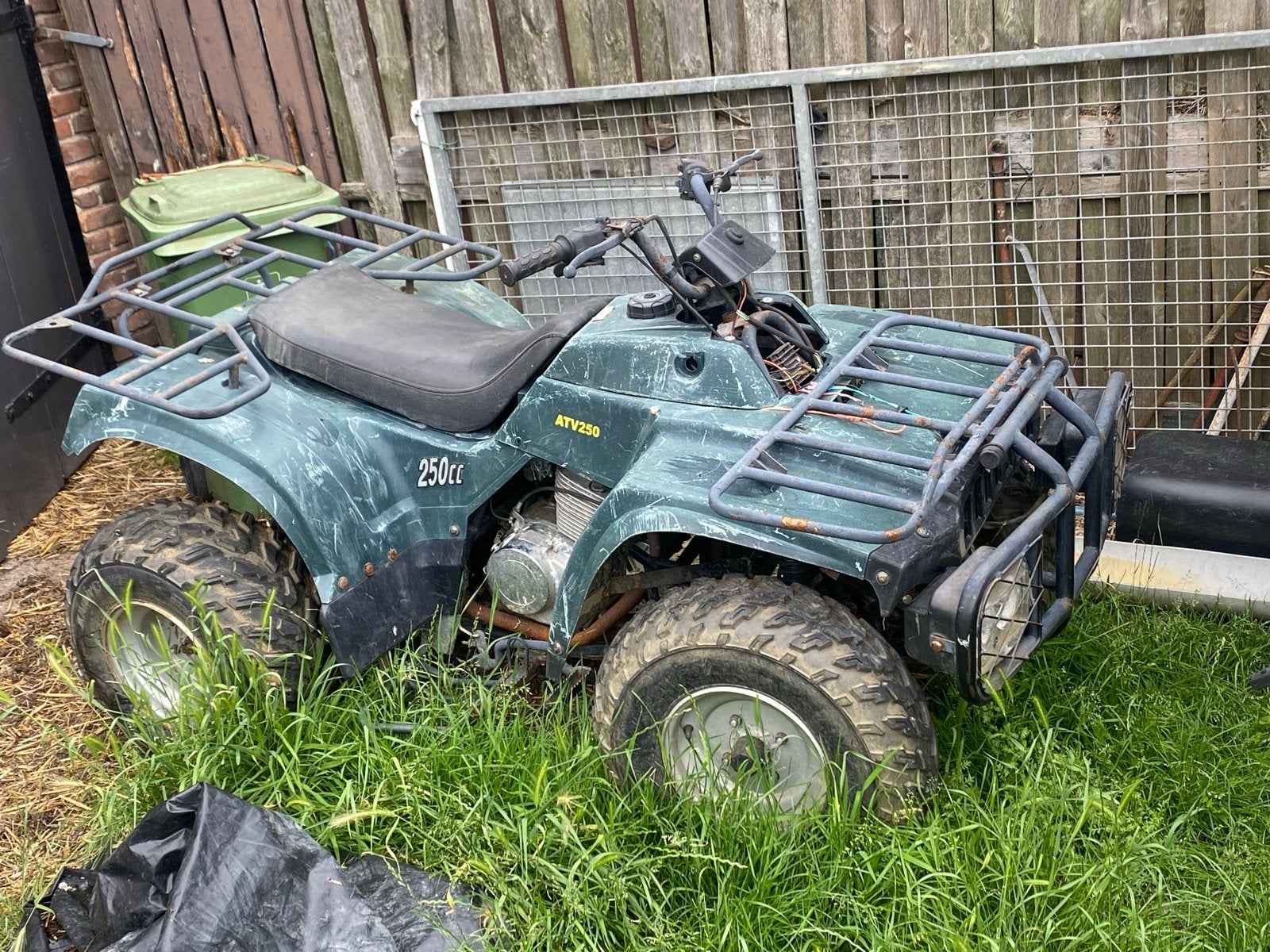 Quad ATV 250cc - Opknapper - Staat al een tijd stil, Ophalen