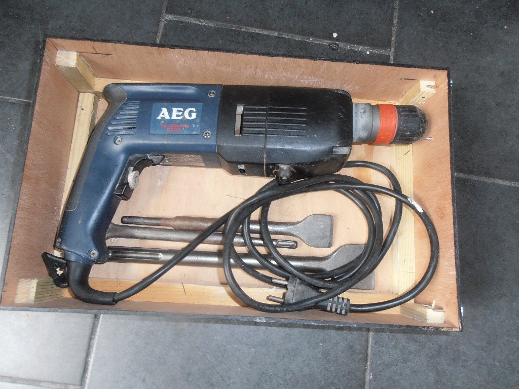 AEG Boorhamer met 2 platte beitels - Perfect werkend, Ophalen, Gebruikt, 600 watt of meer, Boor- en/of Breekhamer