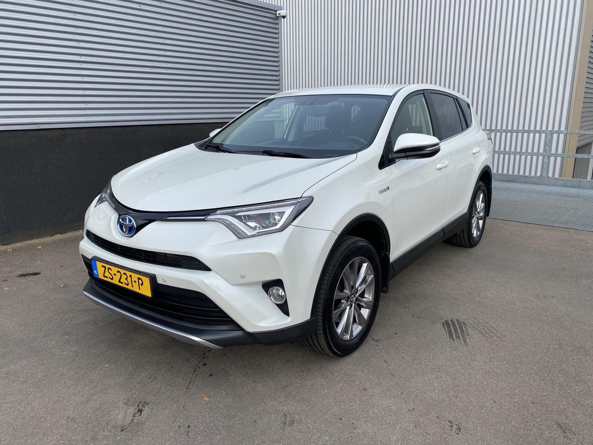 Toyota RAV4 2.5 Hybrid Style Trekhaak, navigatie, stoelverwa, Auto's, Gebruikt, Euro 6, Wit, Bedrijf