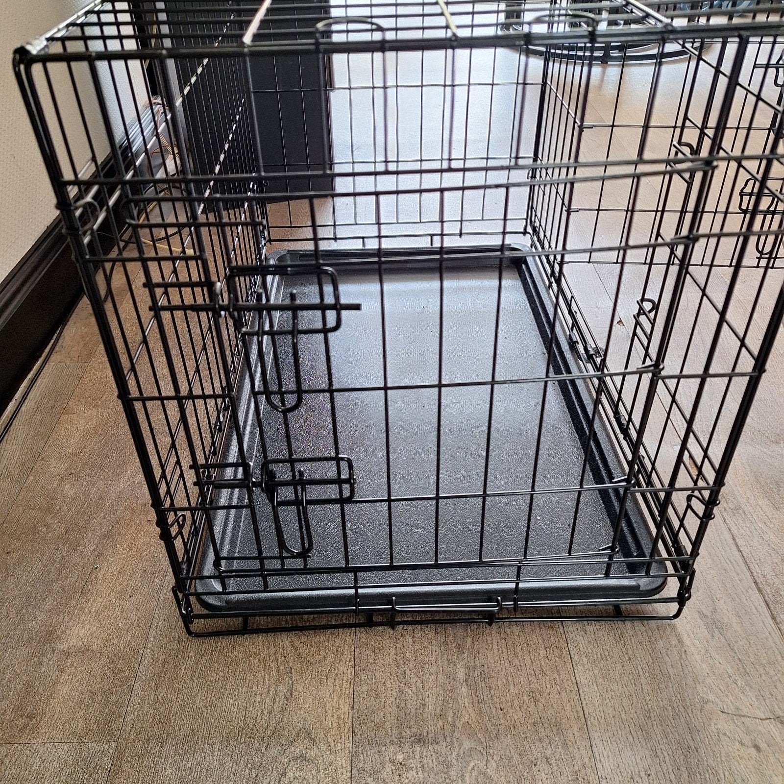Te koop hondenbench 2 deurs zwart izgst, Dieren en Toebehoren, Ophalen, Zo goed als nieuw, Minder dan 65 cm
