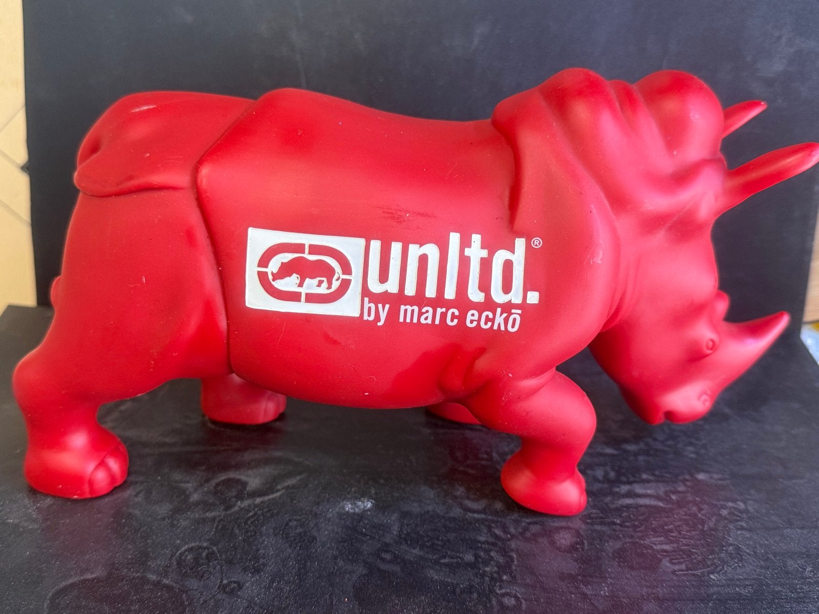 Ecko Unltd. Marc Ecko Neushoorn Beeldje Rood Promotie, Ophalen of Verzenden, Gebruikt