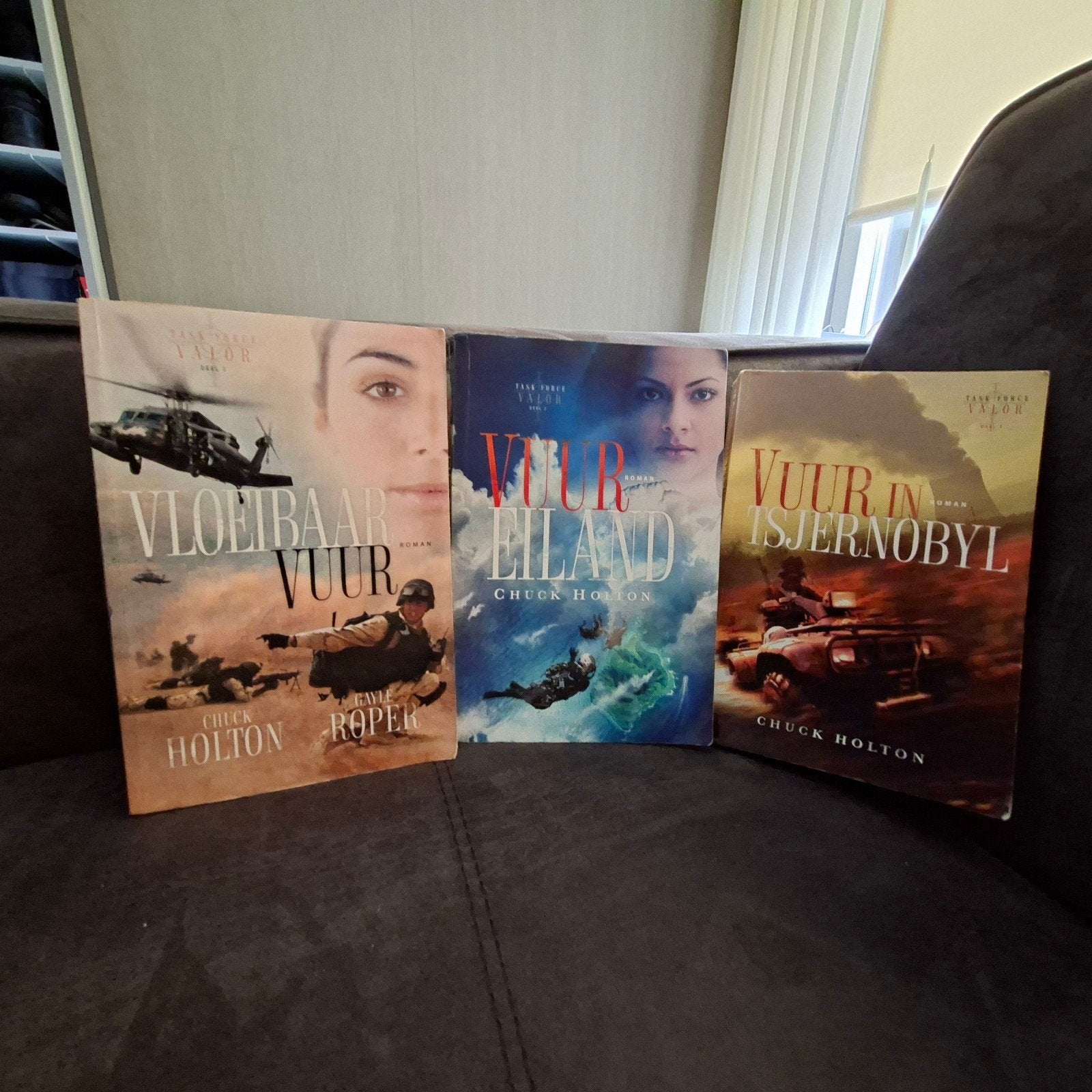 Chuck Hoton - Task Force Valor - 3 delen, Ophalen of Verzenden, Gelezen, Chuck Holton