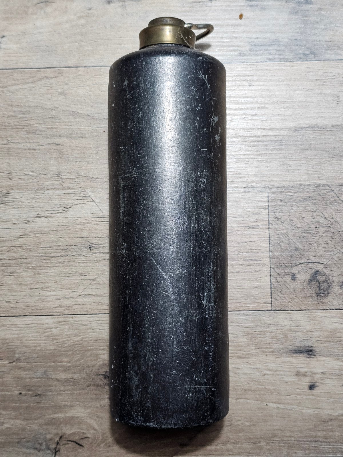 Oude Zwarte Waterkruik met Metalen Dop en Handvat, Ophalen of Verzenden