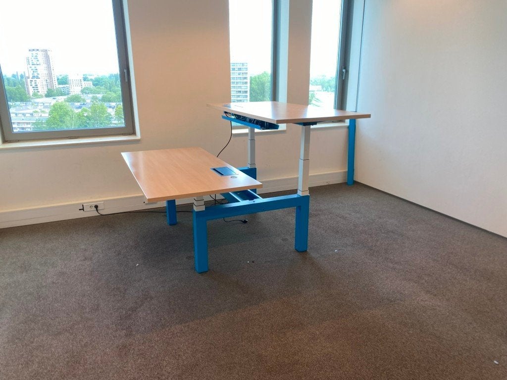 20 x Bench zit/sta bureau Gispen (elektrisch), 160 x 170 cm., Ophalen, 160 cm, Gebruikt, Kabelgoot