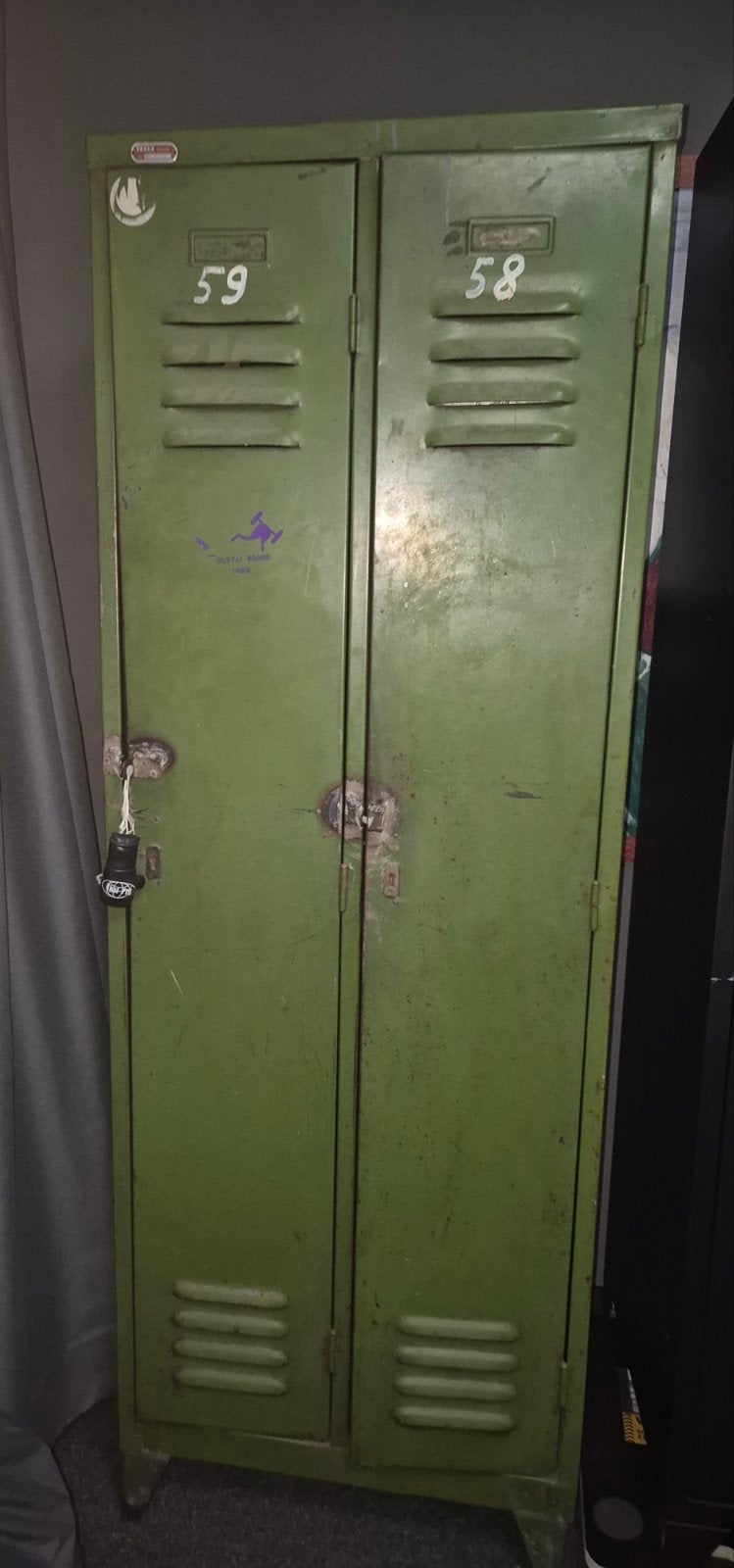 Vintage groene metalen locker kast met 2 deuren, Ophalen, Gebruikt, Vintage, Industrieel, Retro