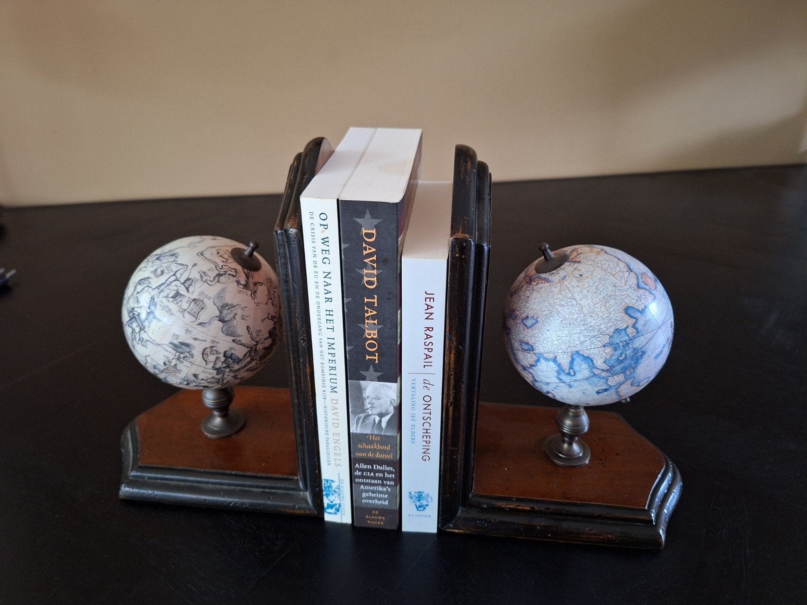 Antieke boekensteunen met wereldbollen, Huis en Inrichting, Woonaccessoires | Wereldbollen, Ophalen of Verzenden, Gebruikt