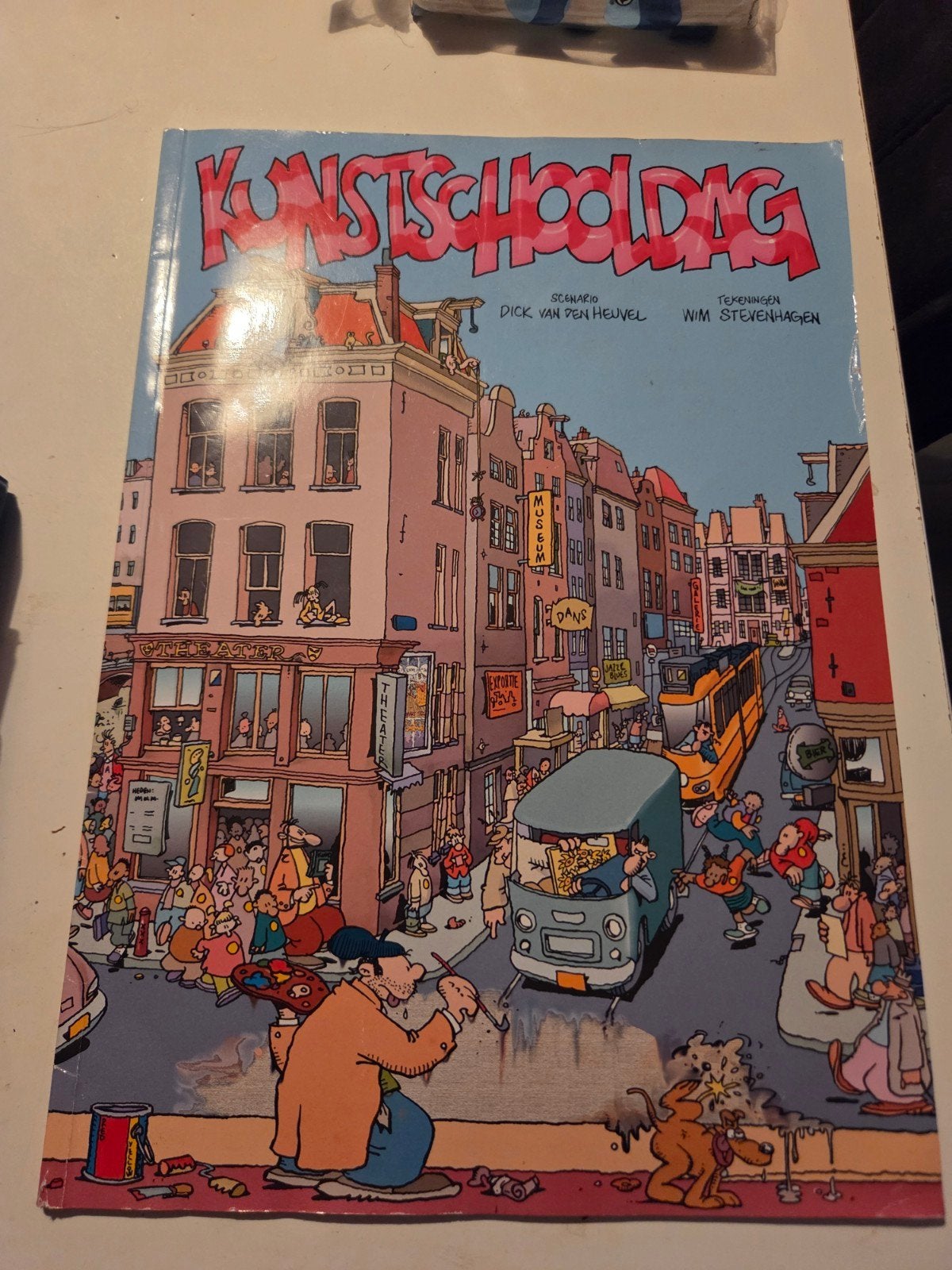 Kunstschooldag - Stripboek van Dick van den Heuvel, Eén stripboek, Ophalen of Verzenden, Gelezen, Dick van den Heuvel