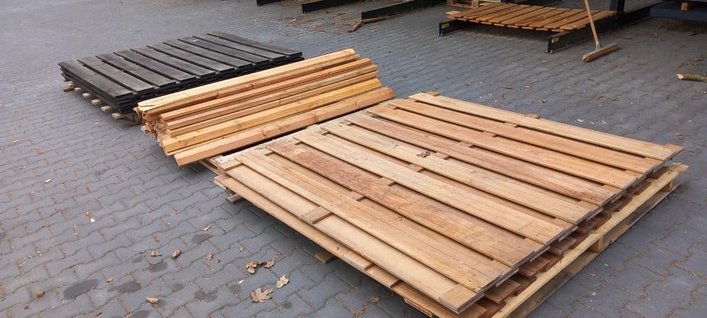 Aantal nieuwe schutting panelen en afdeklatten, Tuin en Terras, Schuttingen, Nieuw, Hout, 1 tot 2 meter, Minder dan 3 meter, Ophalen