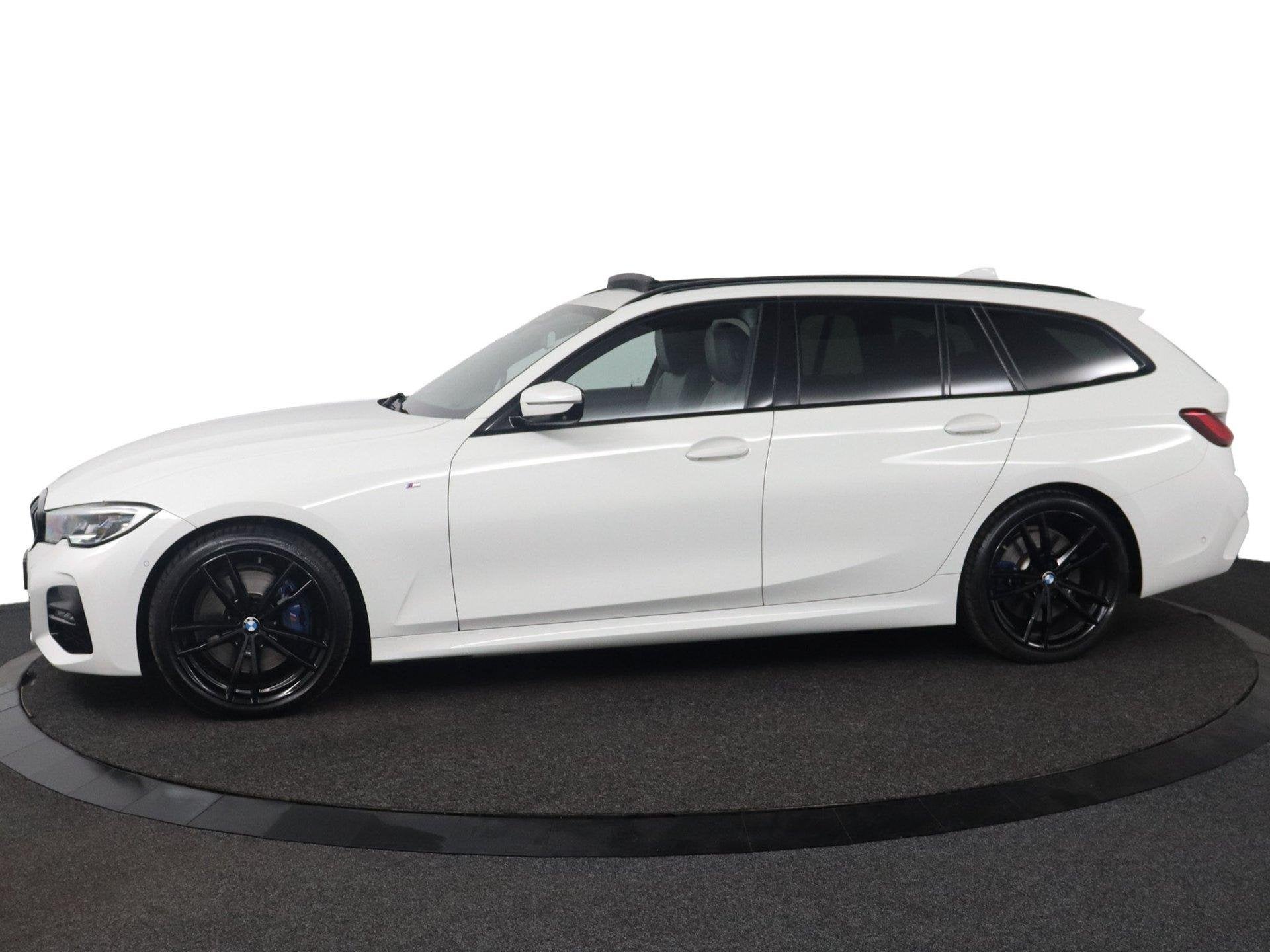 BMW 3-serie Touring 330d xDrive High Executive |Leer|Pano|, Automaat, 2993 cc, Automatische klimaatregeling, Wit